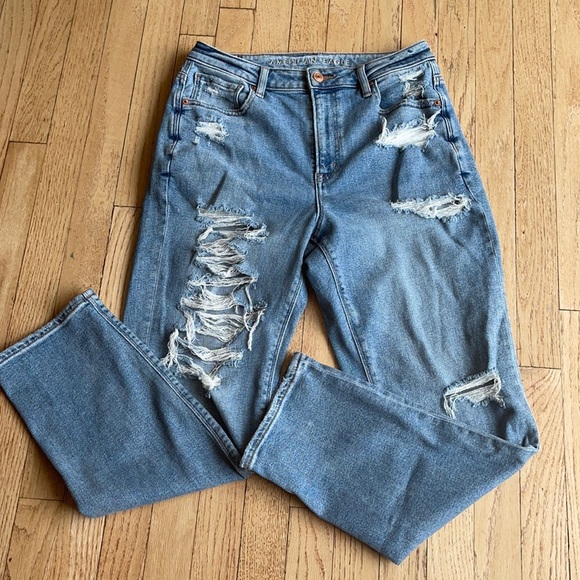 American Eagle Outfitters Denim - American eagle mom jean size 6 great condition